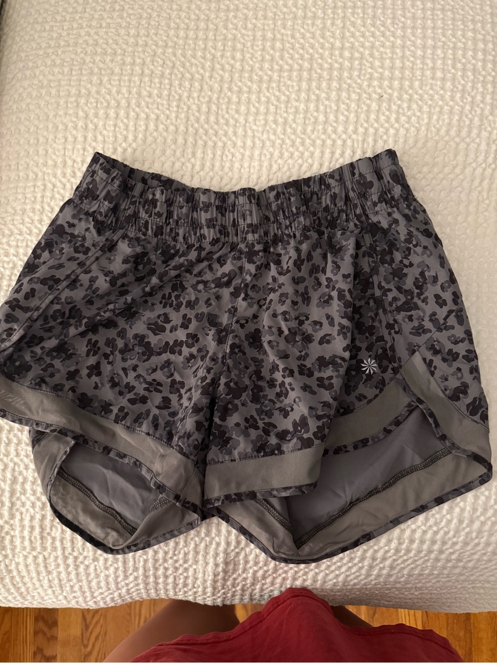 Athleta printed mesh racer run short 4”